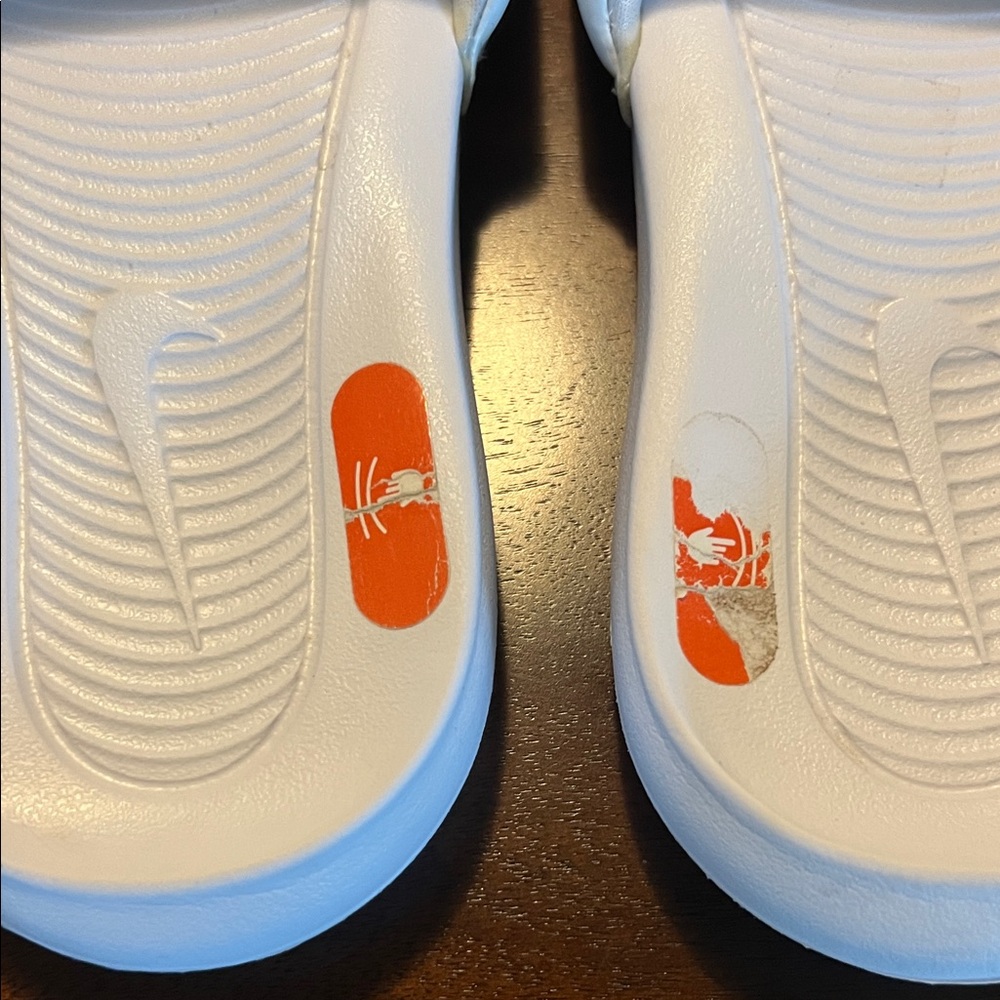 Nike Unisex White Slide Sandals with Black Logo - Picture 3 of 5